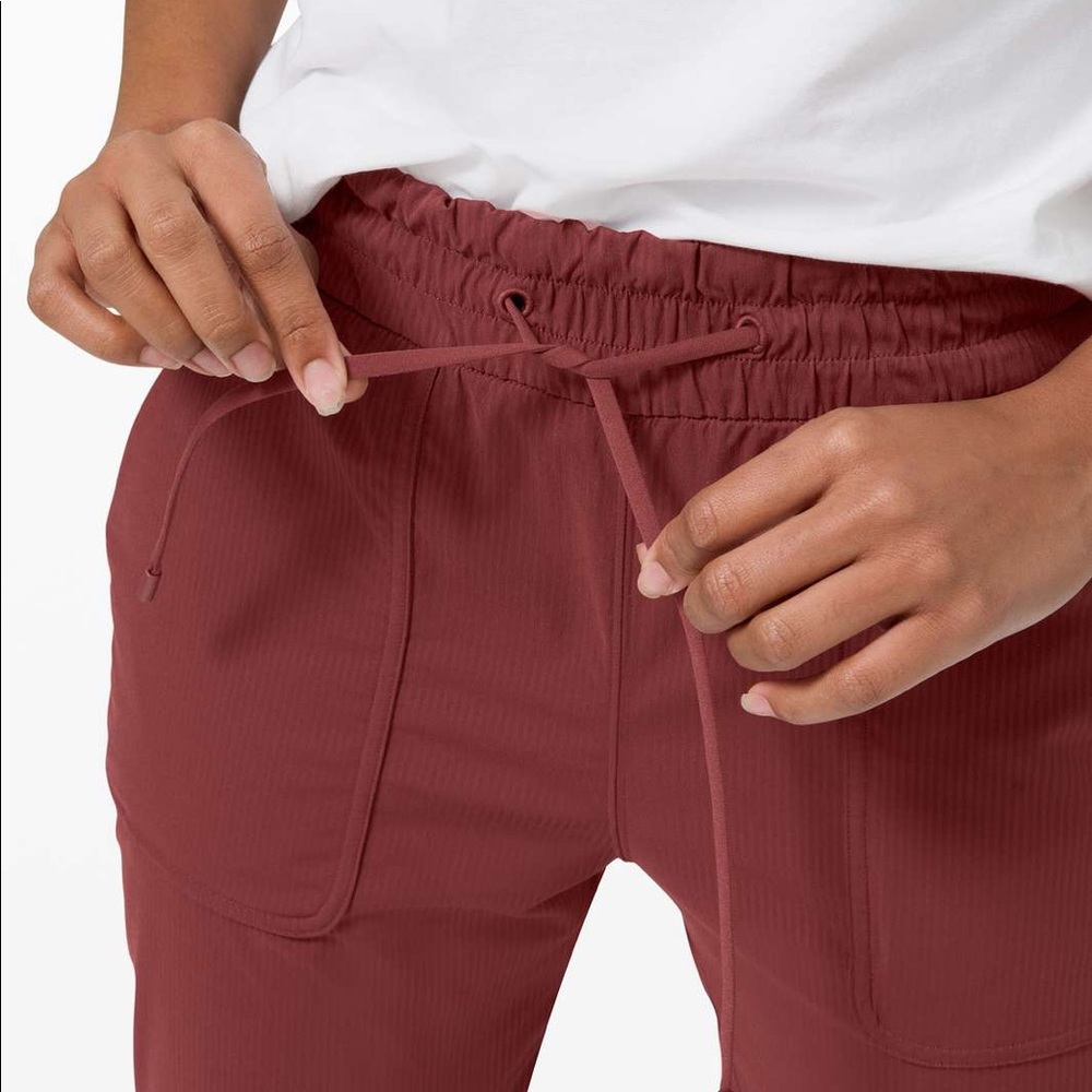 Lulu Beyond the studio pant